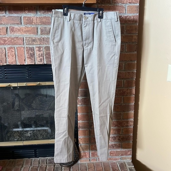 NWT Izod American Fit Flat Front Non-Iron Straight Chinos 31x30 - Picture 1 of 6